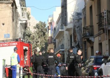 Έκρηξη σε κτίριο στην Πλάκα – Συνεχίζονται οι έρευνες της Πυροσβεστικής