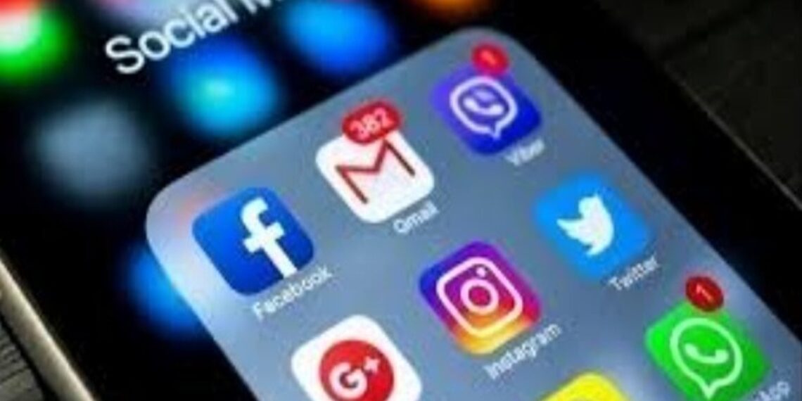 Social media: Στο 48% η προβληματική χρήση από 16χρονους στην Ελλάδα