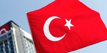 Τουρκία: Αντιδράσεις εκπαιδευτικών στην υποχρεωτική ποδιά