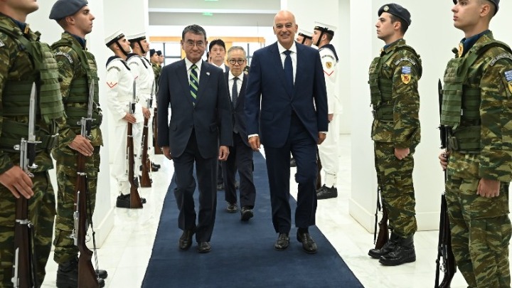 Η αμυντική συνεργασία Ελλάδας–Ιαπωνίας στο τραπέζι της συνάντησης Δένδια με Taro Kono