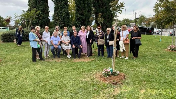 Η μνήμη ανθίζει στη Θεσσαλονίκη – 70 δέντρα έγιναν σύμβολο αγάπης και ανάμνησης