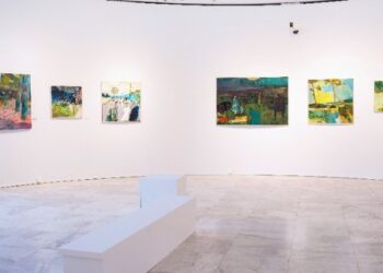 Ο εικαστικός κόσμος του Κ.ΒΗΤΑ αποκαλύπτεται στη Θεσσαλονίκη: Μνήμες, όνειρα και ακτογραμμές σε καμβά