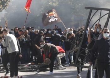 Ράμα: «Οι κυβερνήσεις αλλάζουν με εκλογές» – Νέα ένταση στους δρόμους της Αλβανίας