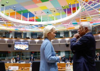 Μητσοτάκης: «Μάχη» για να μη φρενάρει η Περιφέρεια