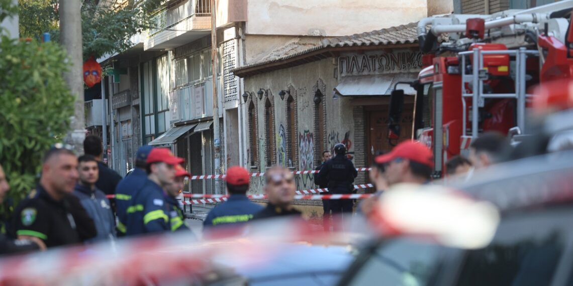 Κολωνός: Τέσσερις τραυματίες από έκρηξη κατά τη διάρκεια αστυνομικής επιχείρησης