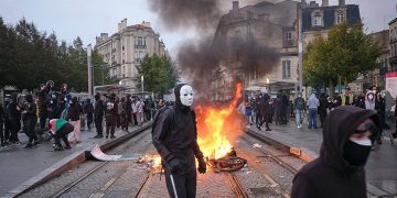 Γαλλία: 1.314 προσαγωγές μετά τις διαδηλώσεις του Σαββάτου