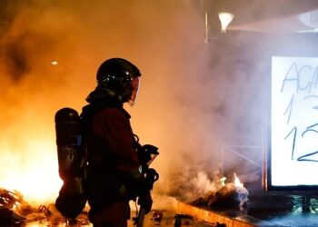Γαλλία: Φοιτητές απέκλεισαν το Λούβρο – Κλειστό το μουσείο εν μέσω νέων κινητοποιήσεων