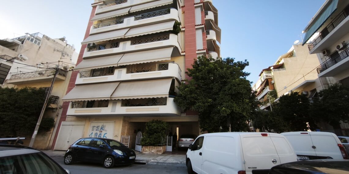 Εκκενώθηκαν δύο πολυκατοικίες στην Καλλιθέα – Βρέθηκαν φιαλίδια με επικίνδυνες ουσίες