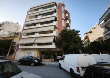 Εκκενώθηκαν δύο πολυκατοικίες στην Καλλιθέα – Βρέθηκαν φιαλίδια με επικίνδυνες ουσίες