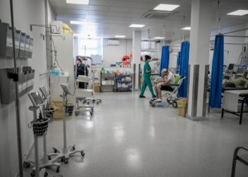 ΕΟΔΥ: 114 νέες εισαγωγές COVID-19 και 52 για γρίπη την τελευταία εβδομάδα