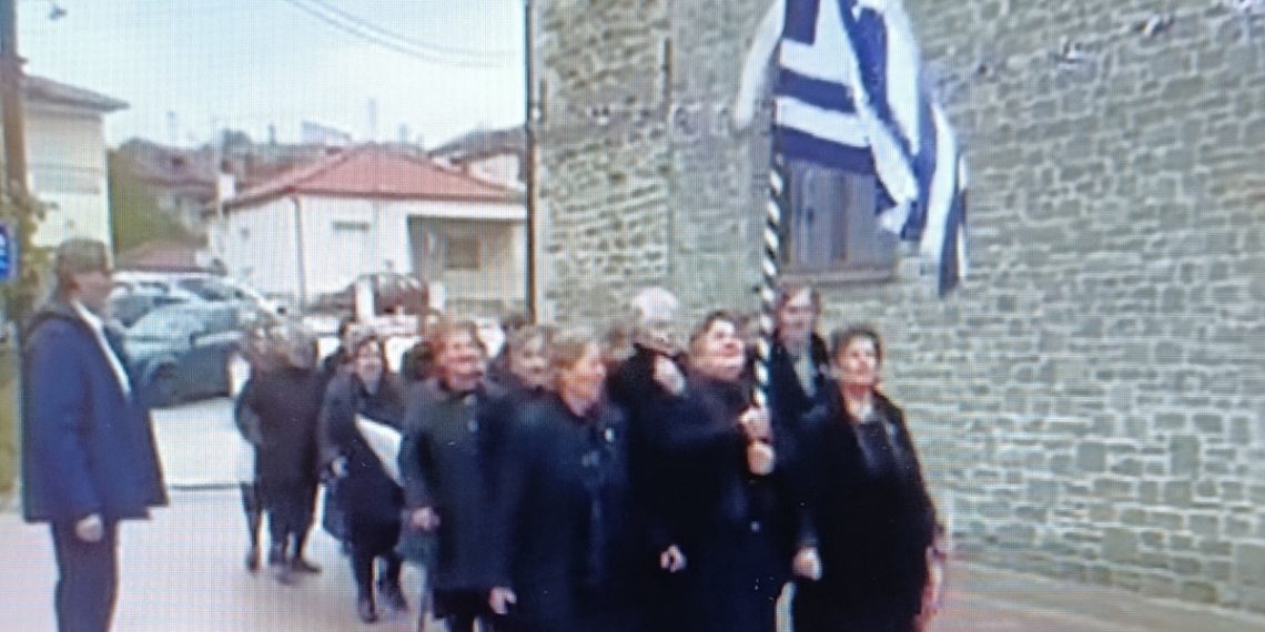 Οι γιαγιάδες κράτησαν το χωριό σε παράταξη