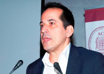 Καρφιτσώματα: Ο Πέγκας έκλεισε τα δημοτικά — ανοίγει τα βουλευτικά;