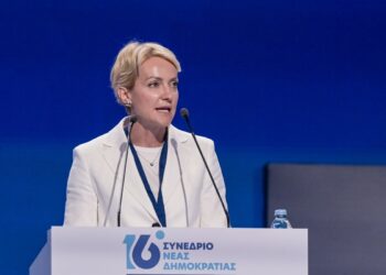 Σδούκου: Το ΠΑΣΟΚ επικαλείται την Ιταλία που είναι σε επιτήρηση – Εμείς δεν ρισκάρουμε την χώρα