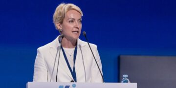 Σδούκου: Το ΠΑΣΟΚ επικαλείται την Ιταλία που είναι σε επιτήρηση – Εμείς δεν ρισκάρουμε την χώρα