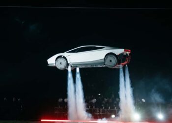 Το Roadster «πετάει», αλλά τα κέρδη της Tesla παραμένουν… προσγειωμένα