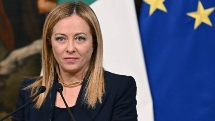Μελόνι: «Ο ιταλικός λαός θα σταθεί στο πλευρό του Πάπα Λέοντα»