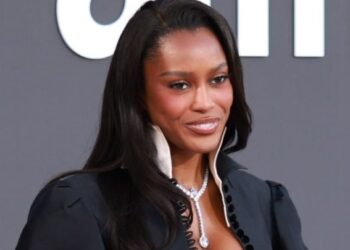 Η έγκυος Ciara έκανε statement εμφάνιση στο Paris Fashion Week