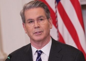 ΗΠΑ: Ο Μπέσεντ υπερασπίζεται τη συμφωνία προμήθειας ρωσικού ντίζελ