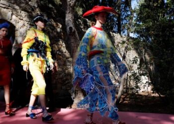 Η Yui Chen γράφει ιστορία στη μόδα με το κορυφαίο βραβείο της Ιέρ